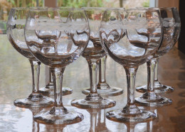-8 VERRES BALLON à PIEDS En VERRE Avec Fine FRISE Gravée Déco TABLE 1950/60   E - Glass & Crystal