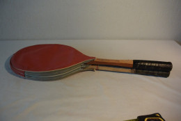 C35 Ensemble De 2 Anciennes Raquettes De Tennis Thomsons Playful - Other & Unclassified