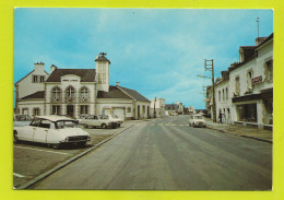 56 PLUVIGNER N°7 Place St Michel Hôtel De Ville VOIR ZOOMS Citroën DS Renault 4L R16 Magasin SPAR VOIR DOS - Pluvigner