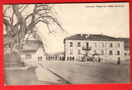 XZL-17  Yvonand Nord Vaudois. Place De L'Hotel-de-Ville  TRES ANIME.  Auberson Carte-Photo. Cachet Militaire - Yvonand