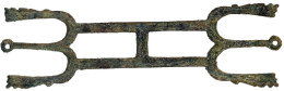 Sogenannter "Brombeerstrauch" Oder "Kan Tun" Oder "Tai Hao Pi". H-förmiges Bronze-Gestell Mit Drachenkopfenden Und Öse A - Chine