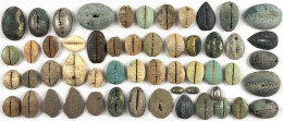 Sammlung Von 54 Kauri-Imitationen Aus Bronze, Bein, Ton, Etc. Meist Sehr Schön - China