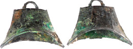 Bronze-Glockengeld, Wohl Chunqiu-Periode Ca. 770/446 V.Chr. 43 X 21 X 22 Mm. Sehr Schön, Fundbelag Exemplar Der 60. Teut - Cina