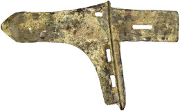 Bronze-Axt, Sogenanntes "Ge" (= Hellebarde) Des Staates Yue Um 475/220 V. Chr. 153 X 95 Mm. Intakt, Grüne Patina - Cina