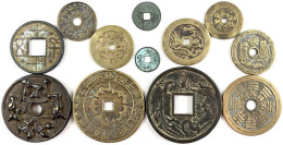 12 Bronzegussamulette Der Han- Sung-, Ming- Und Qingdynastien. 27 Bis 67 Mm. Teils Originale, Teils Nachgüsse Des 20. Jh - Cina