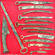 Sammlung Von 15 Verschiedenen Bronze-Messern, Meist Wohl Der Chou-Dynastie. 6,5 Bis 29,3 Cm. Besichtigen. Auf Bebaschube - China