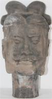 Gute Terrakotta-Replik Des Kopfes Eines Xian-Kriegers Aus Dem Mausoleum Qin Shihuangdis. Höhe 44,5 Cm. Leichte Bestoßung - Cina