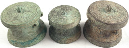 3 Miniatur-Bronzetrommeln Der Dong-Son-Kultur (Lạc Việt- Kultur). 5./1. Jh. V. Chr. Anbei Das Heft "Der Primitivgeld-Sam - Indonésie