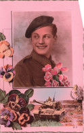FANTAISIES - Un Jeune Garçon Tenant Un Bouquet De Fleurs - Colorisé - Carte Postale Ancienne - Mannen