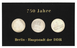 Themensatz 750 Jahre Berlin: 5 Mark 1987 Br. Tor, Alexanderpl., Rotes Rathaus, Nikolaiviertel. Hartplastik Mit Schwarzem - Altri & Non Classificati