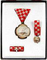 Heimatdank-Medaille Am Band Mit Miniatur Im Etui. Prägefrisch - Unclassified