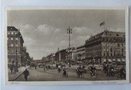 Berlin, Unter Den Linden, Hotel Adlon, Fahrräder, Autos, Motorrad, 1933 - Mitte