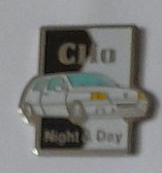 Pin's   Automobiles  RENAULT  CLIO  Blanche  Night - Day - Renault