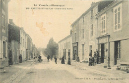 MAREUIL SUR LAY - Route De La Roche, (un Coiffeur) - Mareuil Sur Lay Dissais