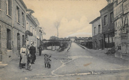 CPSM -RARE- (Dep.76) - Le GRAND - QUEVILLY - L' Avenue De La Gare - Femmes Et Enfants - ( Animée-écrit En 1915) - Le Grand-quevilly