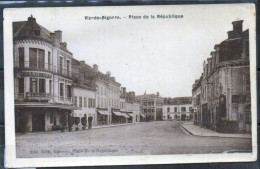 65 - Vic-en-Bigorre - Place De La  République - Vic Sur Bigorre