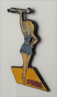 L02 Pin's Twirling Majorette SNRA Auto Pièces Accessoires Poix De Picardie Somme Pin'up Achat Immédiat - Pin-Ups