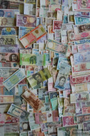 All World 300 Different Banknotes  Out Numerous Countries - Mezclas (max 999 Sellos)