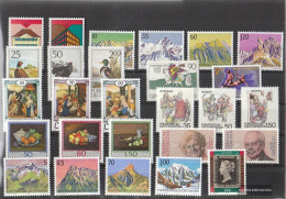 Liechtenstein 1990 Unmounted Mint / Never Hinged Complete Volume In Clean Conservation - Années Complètes