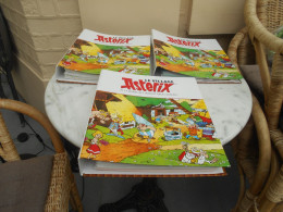 Bd Asterix Le Village Hachette 3 Classeurs Et Fiches  ;les Personneges ,les Sites .. - Autres & Non Classés