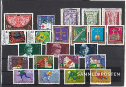 Liechtenstein Unmounted Mint / Never Hinged 1975 Complete Volume In Clean Conservation - Años Completos