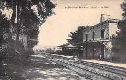 TRANSPORTS - GARE Sans TRAIN - 26 - ST PAUL LES ROMANS : La Gare - Vue à Partir Des Quais - CPA - Drôme - Estaciones Sin Trenes