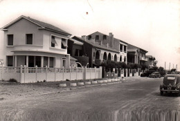 F 21359 PORT LA NOUVELLE Nouveau Quartier Et Boulevard De La Plage  (Renault 4cv, Peugeot 203 ) 11 Aude   (2 Scans) - Port La Nouvelle