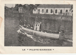 Les SABLES D'OLONNE : Le " PILOTE GARNIER " à L'entrée Du Port. (10 X 14,5cm.) Bateau Pour Promenades En Mer. - Cheques & Traveler's Cheques