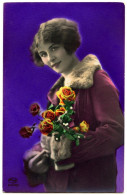 1920s FASHION : PRETTY GIRL WITH FLOWERS / ROSES - Mode