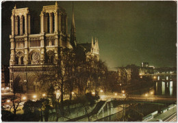CPSM DE PARIS IV. PARIS LA NUIT - LA CATHÉDRALE NOTRE-DAME ILLUMINÉE - Paris By Night