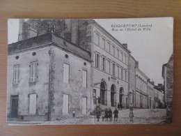 Roquefort (Landes) - Rue De L'Hôtel De Ville - Carte Animée, Circulée En 1930 - Roquefort