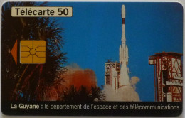 GUYANE / ESPACE - FUSEE SPATIALE / Musée Pleumeur Bodou - VII - Télécarte 50 - Space