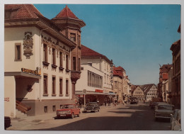 EBINGEN / ALBSTADT - Bahnhofstrasse - Nombreuses Voitures Garées / Enseignes Commerce - Albstadt