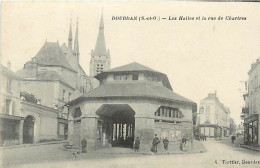 91 DOURDAN -  Les Halles Et Rue De Chartres . - Etrechy