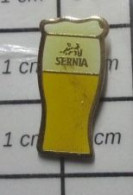 2017 Pin's Pins / Beau Et Rare / BIERES / VERRE DE BIERE SERNIA - Birra