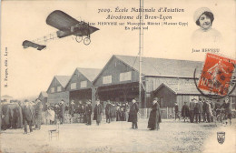 69 Rhône L'Aviatrice Jane Herveu Sur Monoplan Blériot En Plein Vol Au Dessus De L'Ecole Nationale D'Aviation De Bron - Bron