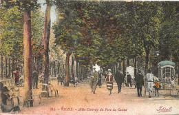 CPA VICHY COULEUR ANIMEE +++ ALLEE CENTRALE DU PARC DU CASINO - Vichy