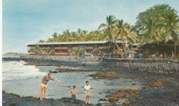 Kona Hawaii, Waiaka Lodge Resort, View Of Family On Rocky Beach, C1950s/60s Vintage Postcard - Hawaï