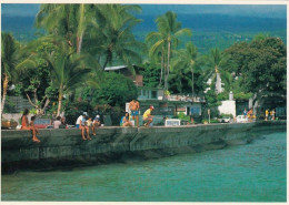 Kailua-Kona Big Island Of Hawaii, Alii Drive Fishing From Sea Wall, C1990s Vintage Postcard - Big Island Of Hawaii