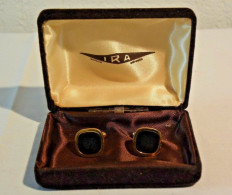 C36 2 Anciens Boutons De Manchettes Pour Homme Boite Origine - Spille