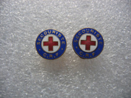 2 Anciennes Insignes De Boutonnière, Secouriste De La CRF (Croix Rouge Francaise) - Medizin