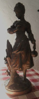 Statuette En étain Flambé Sur Socle En Marbre, Signée - Bronzen