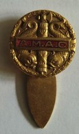 Broche A.M.A.C (Association Mutilés Anciens Combattants ?) 2 Dauphins Et Francisque Doré Diamètre 18 Mm H Bargas - France