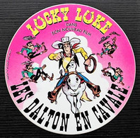 AUTOCOLLANT LUCKY LUKE - Les Dalton En Cavale - Dargaud 1983 - Adesivi