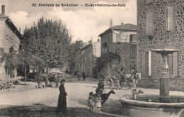 St Saint-Barthélemy-de-Vals (Drôme) La Place, Fontaine, Attelages - Edition Boucherand - Carte N° 32 Non Circulée - Otros & Sin Clasificación