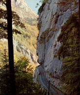 SUR UNE ROUTE DES ALPES  . . . VERTIGES - Rhône-Alpes