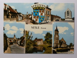 NESLE (80/Somme) - Vues Avec Blason / Rue Avec Voiture / Eglise - Nesle