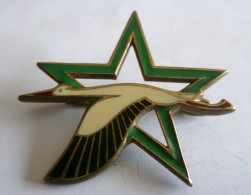 INSIGNE BA 705 - BASE ECOLE 705 TOURS, émail , Dos Guilloché - DRAGO PARIS A 852 - Fuerzas Aéreas