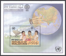 Maldive Islands Sc# 1001 MNH Souvenir Sheet 1983 World Communications Year - Maldivas (1965-...)