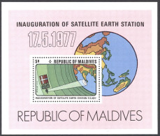 Maldive Islands Sc# 681 MNH Souvenir Sheet 1977 World Telecommunications Day - Maldives (1965-...)